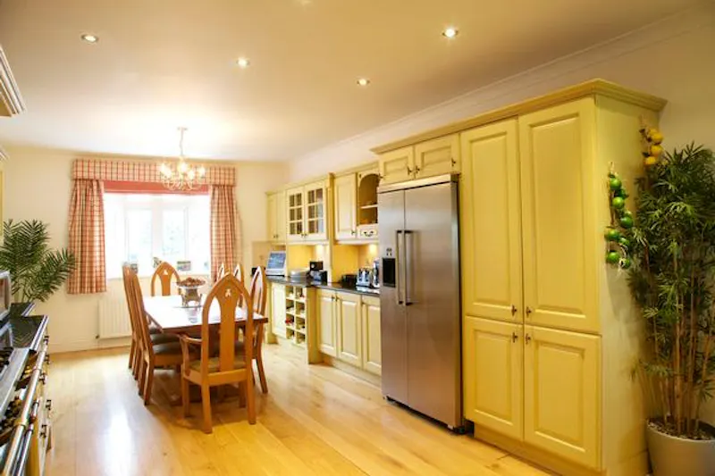 Spacious Winchester fun palace, D2187 (photo 4)