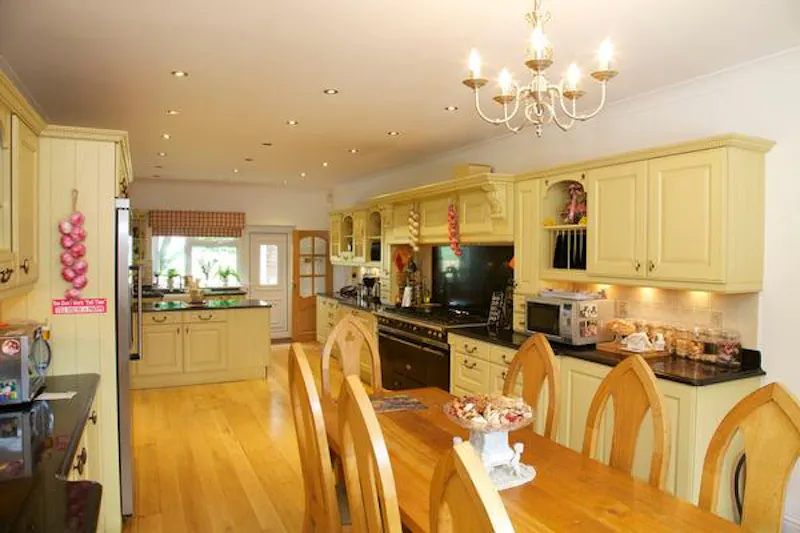 Spacious Winchester fun palace, D2187 (photo 5)