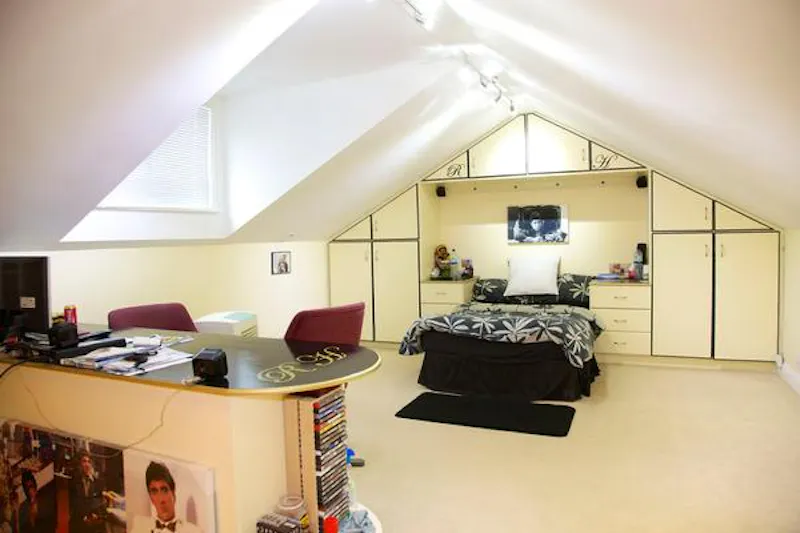 Bedroom at Spacious Winchester fun palace, D2187 (photo 12)