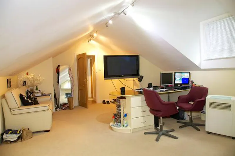 Spacious Winchester fun palace, D2187 (photo 13)