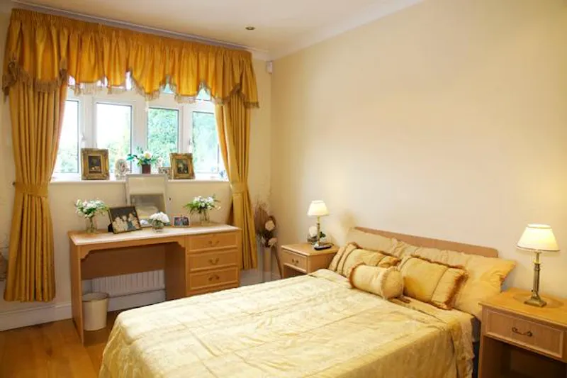 Bedroom at Spacious Winchester fun palace, D2187 (photo 16)