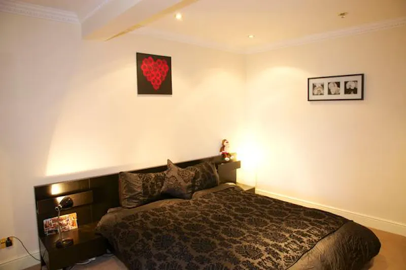 Bedroom at Spacious Winchester fun palace, D2187 (photo 17)