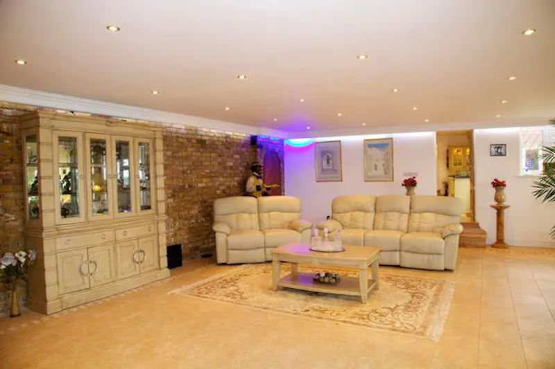 Spacious Winchester fun palace, D2187 (photo 21)