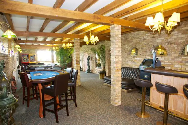 Games room at Spacious Winchester fun palace, D2187 (photo 25)
