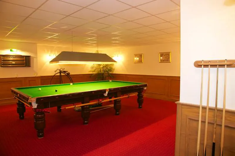 Games room at Spacious Winchester fun palace, D2187 (photo 40)
