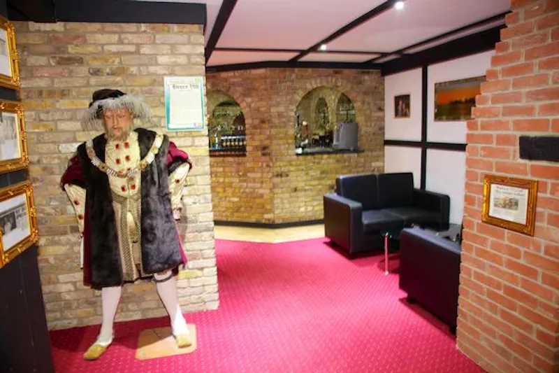 Spacious Winchester fun palace, D2187 (photo 47)
