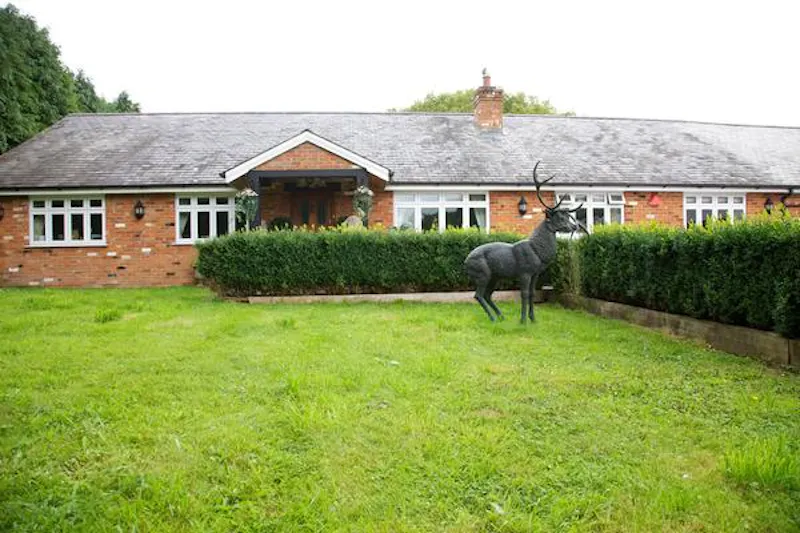 Spacious Winchester fun palace, D2187 (photo 81)