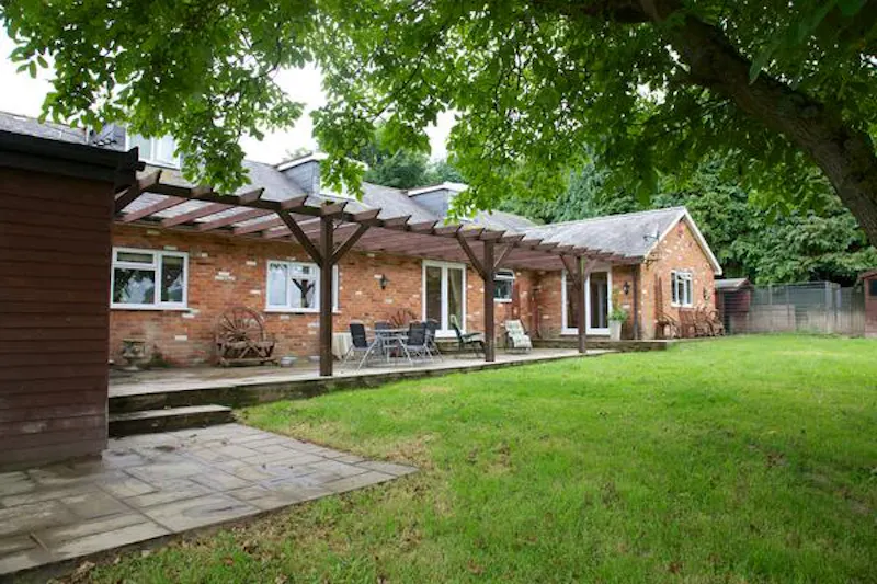 Spacious Winchester fun palace, D2187 (photo 82)