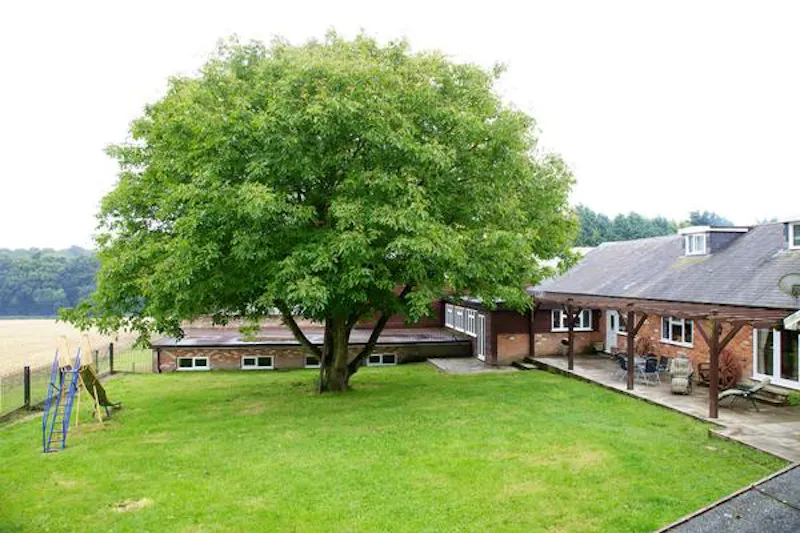 Spacious Winchester fun palace, D2187 (photo 83)