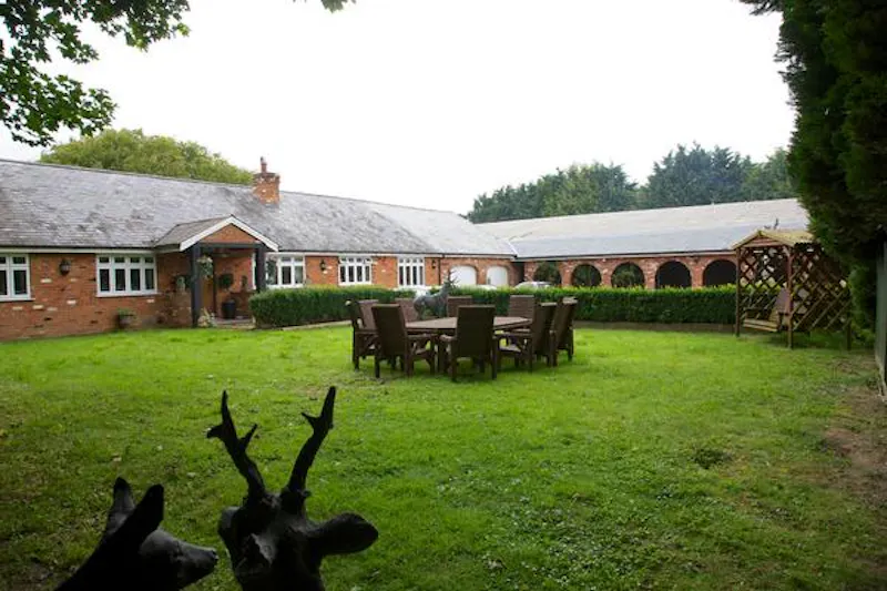 Spacious Winchester fun palace, D2187 (photo 84)