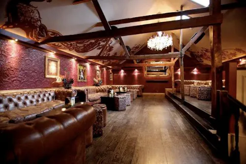 Battersea bar and nightclub, R787