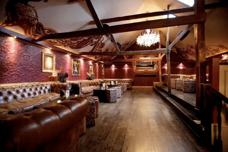 Battersea bar and nightclub, R787 (photo 2)