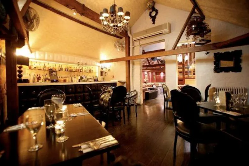 Bar at Battersea bar and nightclub, R787 (photo 7)