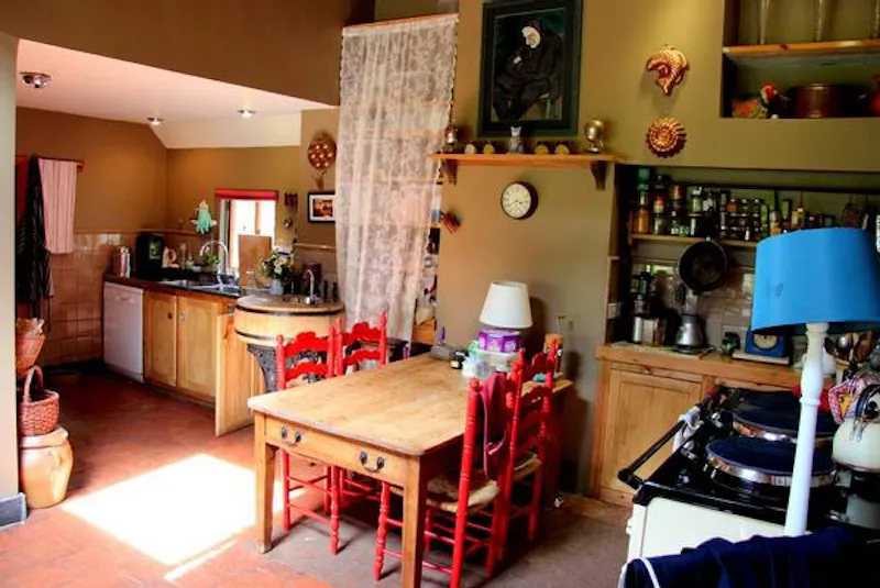 Dining room at Characterful house in Markbeech, B1643 (photo 4)