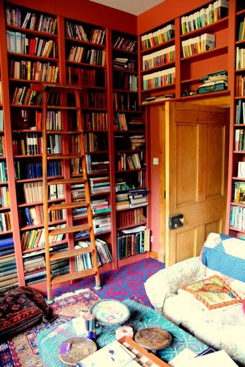 Library at Characterful house in Markbeech, B1643 (photo 6)