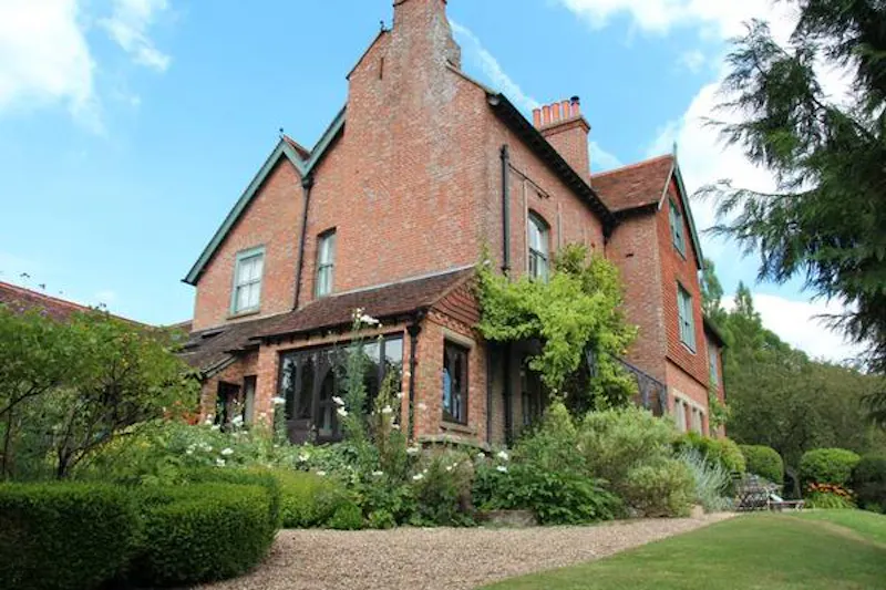 Characterful house in Markbeech, B1643 (photo 27)