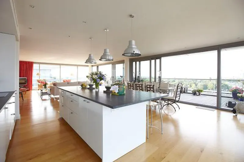 Kitchen island at Wandsworth Thames apartment, F1054 (photo 3)