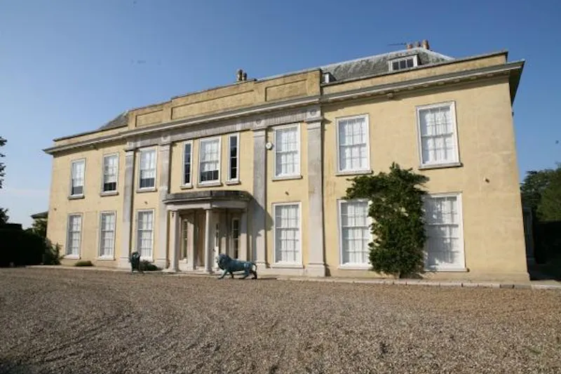 Driveway at Beccles country house , A1357 (photo 21)