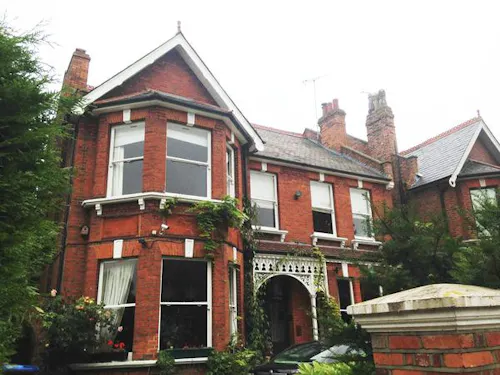 Cricklewood house, B1645