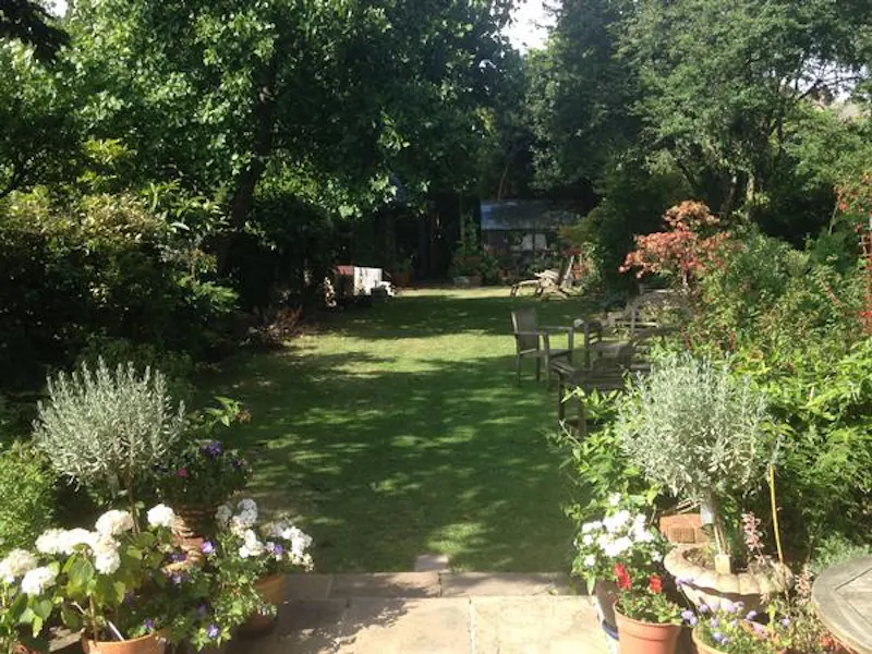 Garden at Cricklewood house, B1645 (photo 28)
