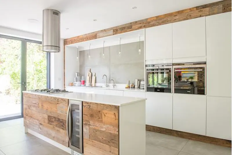 Kitchen island at Stunning Sydenham house, B1646 (photo 17)