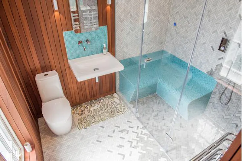Shower at Stunning Sydenham house, B1646 (photo 49)