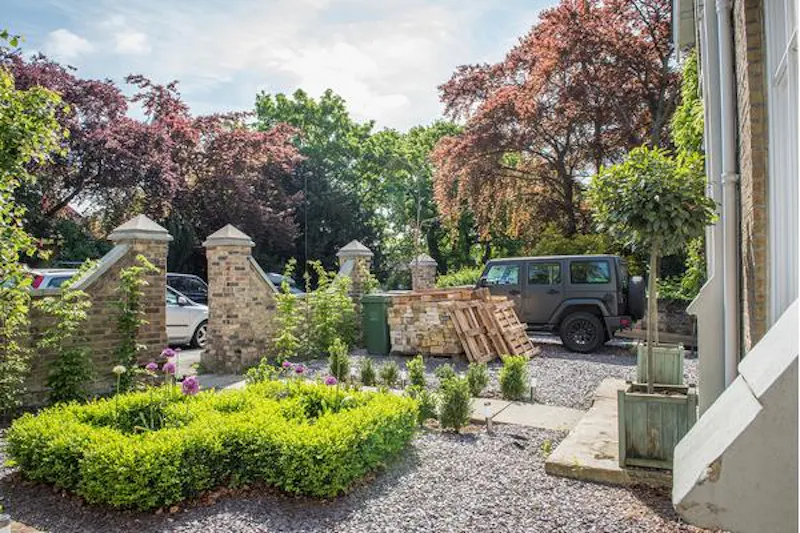 Stunning Sydenham house, B1646 (photo 3)