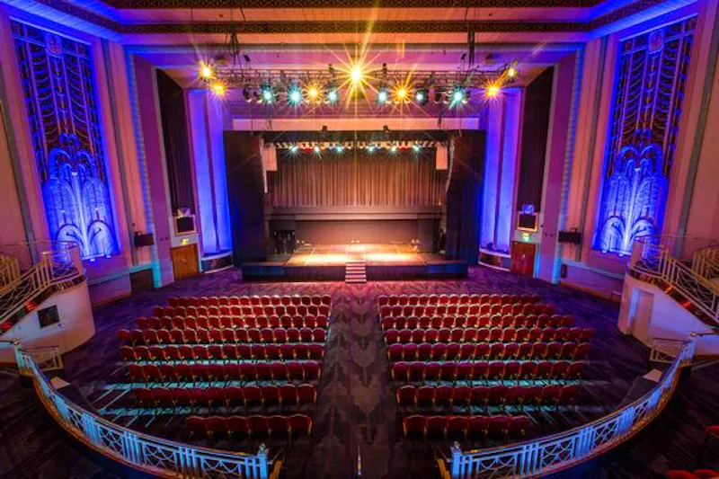 Ballroom at Art deco theatre in Limehouse, R788 (photo 8)