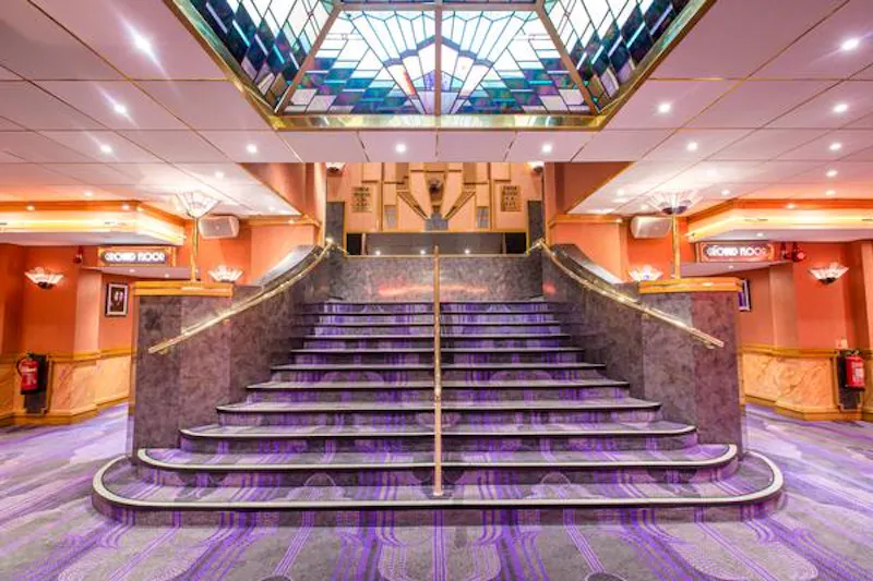 Staircase at Art deco theatre in Limehouse, R788 (photo 9)