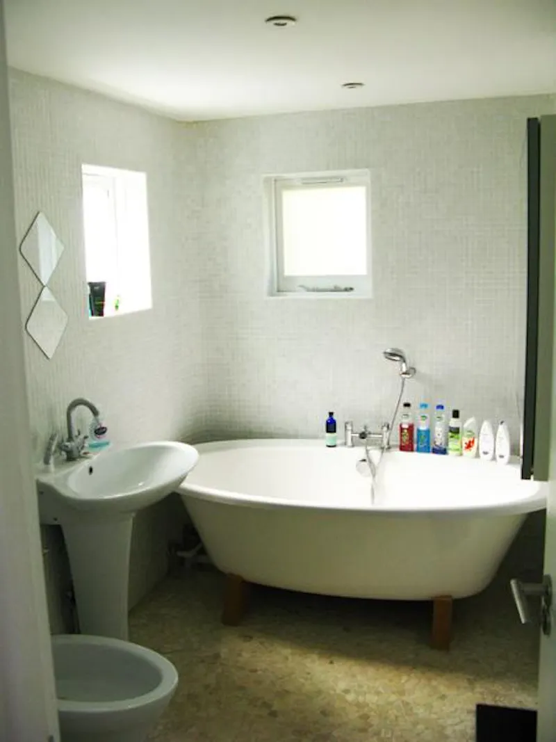 Bathroom at The Lewisham bridge house , D931 (photo 10)