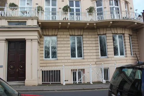 Vacant Richmond basement flat, F1056