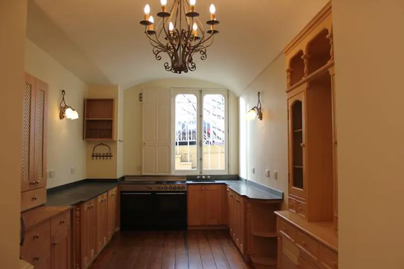 Kitchen at Vacant Richmond basement flat, F1056 (photo 9)