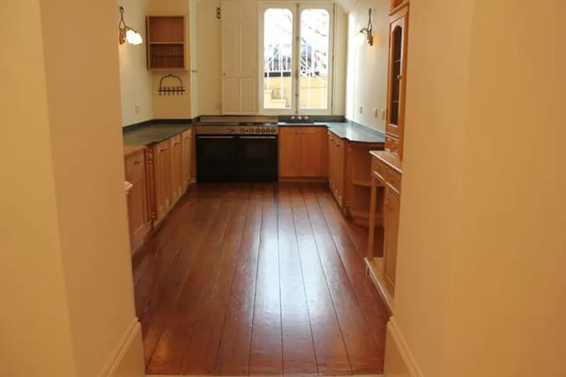 Vacant Richmond basement flat, F1056 (photo 10)
