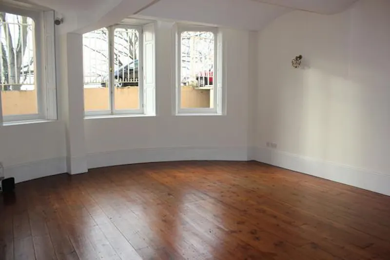 Floor - wooden at Vacant Richmond basement flat, F1056 (photo 13)