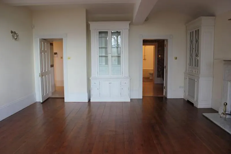 Vacant Richmond basement flat, F1056 (photo 15)