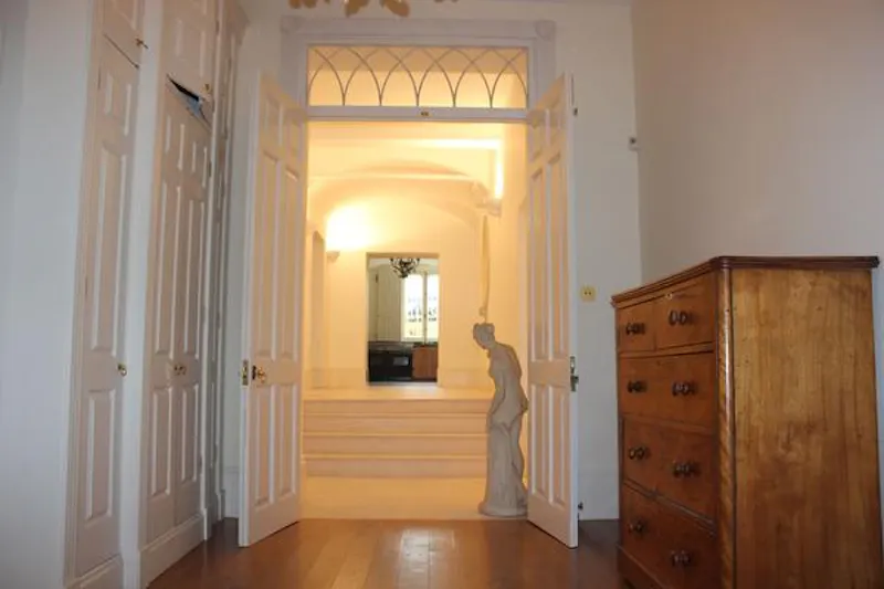Vacant Richmond basement flat, F1056 (photo 18)