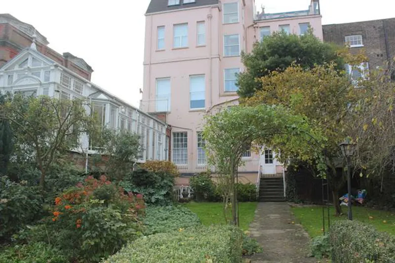 Vacant Richmond basement flat, F1056 (photo 38)