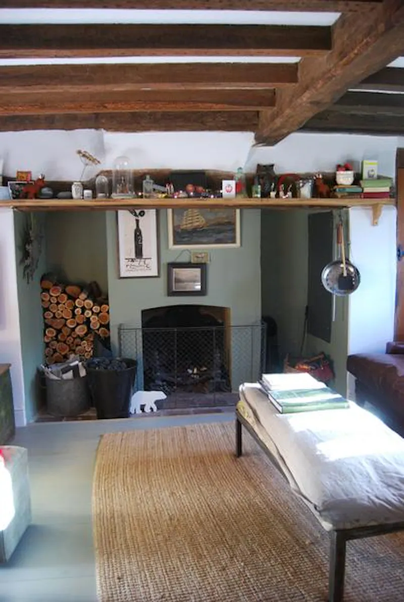 Fireplace at Film location C853 in Kent (photo 9)