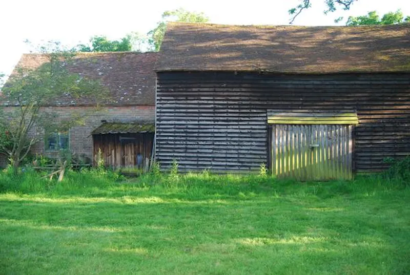 Stable / Outbuildings at Film location C853 in Kent (photo 21)