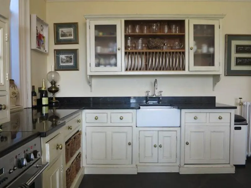 Kitchen at Newton Abbot Gothic house, B1647 (photo 2)