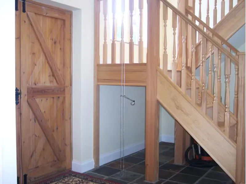 Staircase at Film location D2189 in Kent (photo 11)
