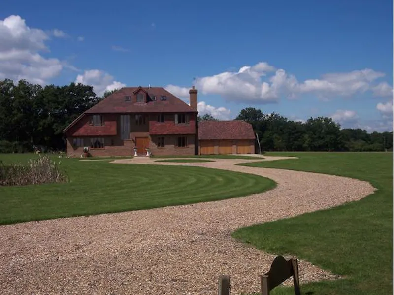Driveway at Film location D2189 in Kent (photo 18)