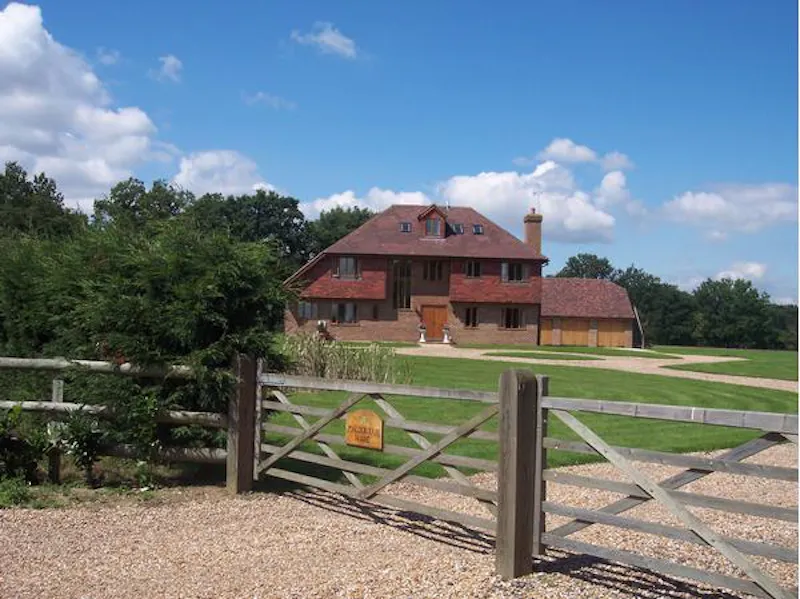 Gate at Film location D2189 in Kent (photo 19)