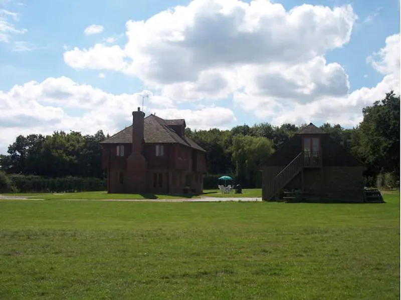 Garden at Film location D2189 in Kent (photo 20)
