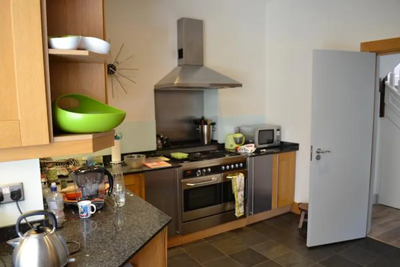 Kitchen at Film location E403 in London (photo 5)