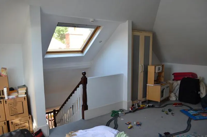 Attic at Film location E403 in London (photo 23)