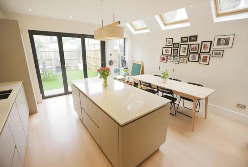 Kitchen at Film location E404 in London (photo 1)
