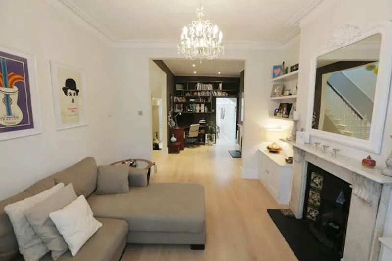 Film location E404 in London (photo 13)