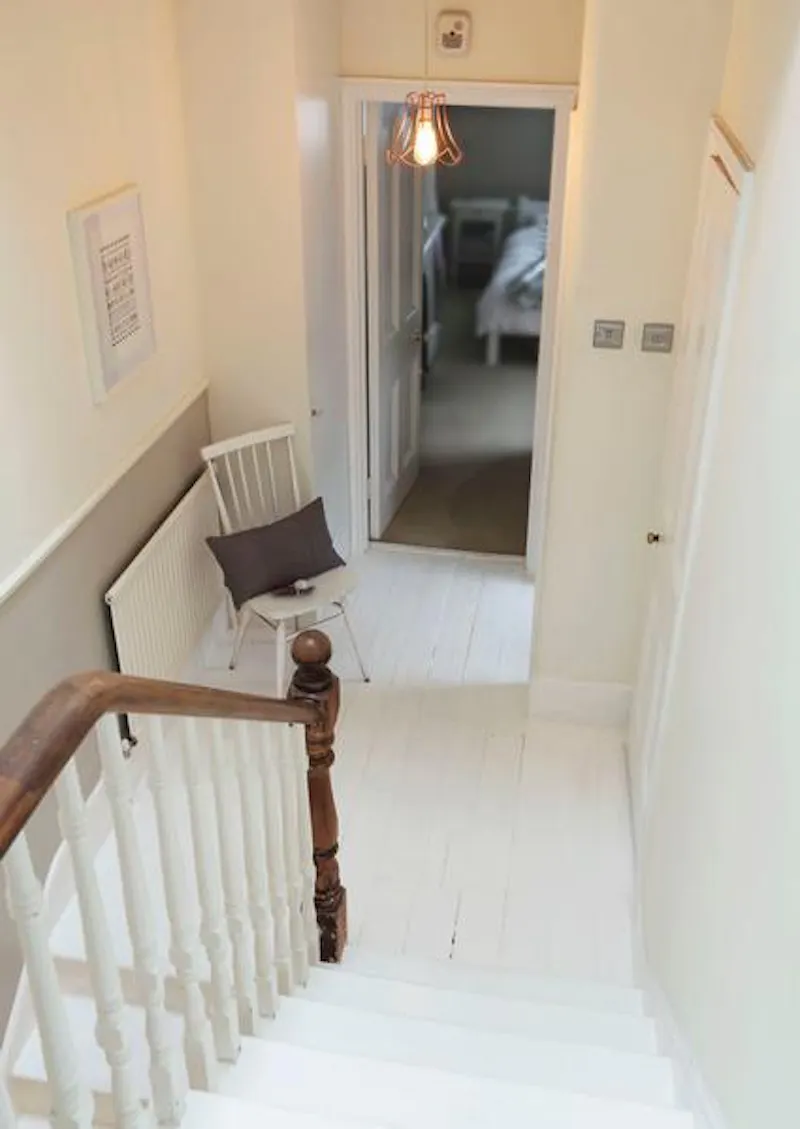 Staircase at Film location E404 in London (photo 16)