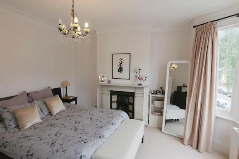 Bedroom at Film location E404 in London (photo 17)